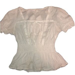 Cute + flowy vintage shirt